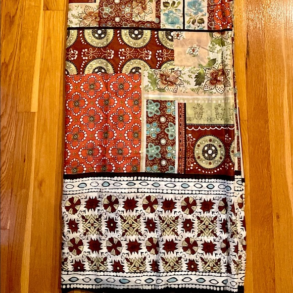 Printed geometric silk blend material total of 5  Yards Width 52 Inches - Picture 3 of 7